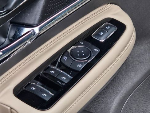 Certified 2024 Lincoln Corsair AWD image 24