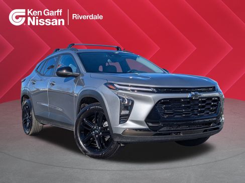 Used 2025 Chevrolet Trax ACTIV w/ Sunroof Package image 1