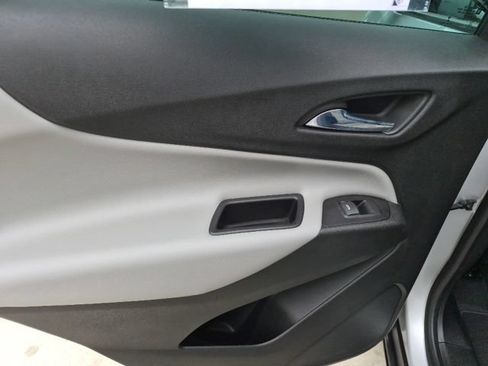 Used 2018 Chevrolet Equinox LS FWD image 31