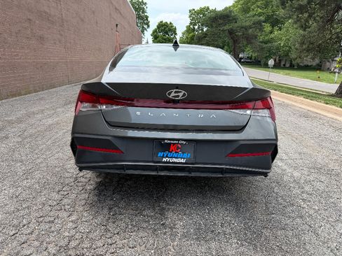 Used 2024 Hyundai Elantra SEL FWD image 5