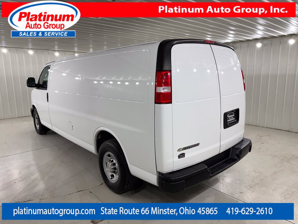 Used 2020 Chevrolet Express 3500 Extended w/ Driver Convenience Package RWD image 3