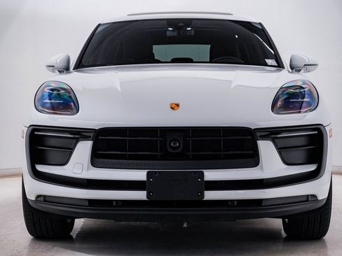 Certified 2025 Porsche Macan image 6