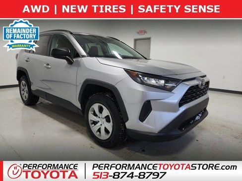 Used 2021 Toyota RAV4 LE image 1