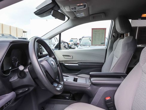 Used 2024 Toyota Sienna LE image 18
