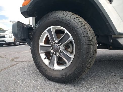 Used 2019 Jeep Wrangler Unlimited Sahara AWD/4WD image 37