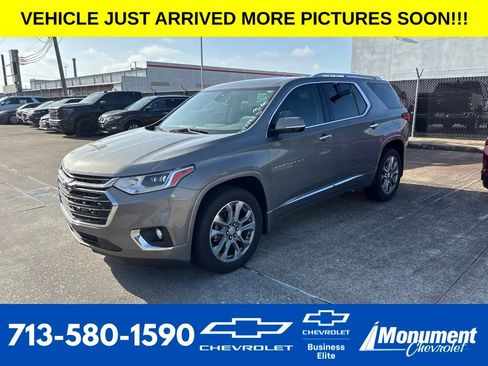 Used 2019 Chevrolet Traverse Premier w/ Driver Confidence II Package FWD image 1