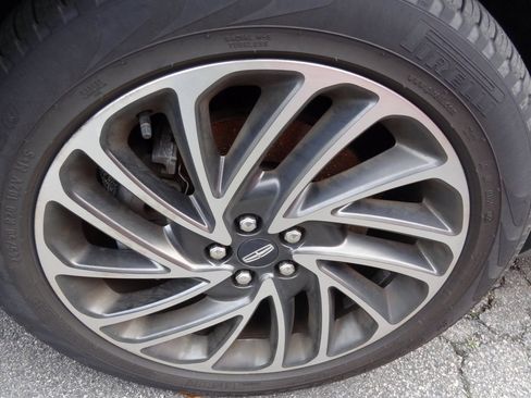 Used 2020 Lincoln Nautilus Reserve image 12