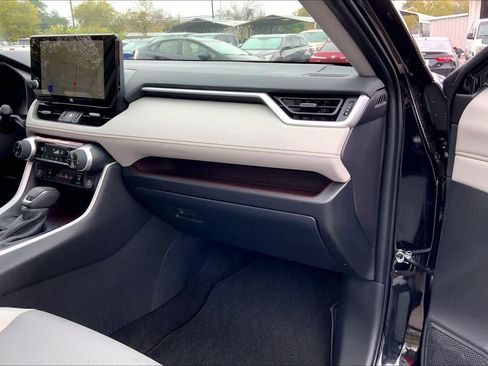 Used 2025 Toyota RAV4 Limited image 18