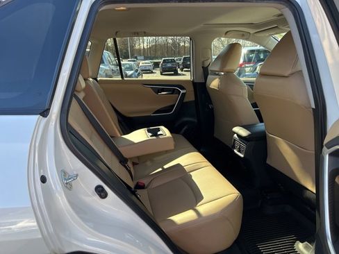 Used 2020 Toyota RAV4 Limited image 16