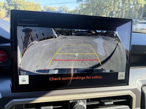 Used 2025 Toyota Tacoma TRD Off-Road image 18