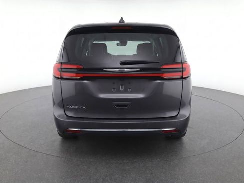 Used 2023 Chrysler Pacifica Touring-L FWD image 7