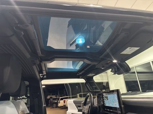 Used 2025 GMC Hummer EV 2X image 30