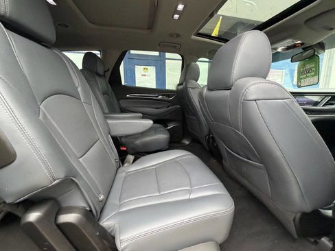Used 2020 Buick Enclave Essence AWD/4WD image 38