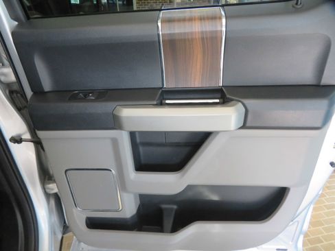 Used 2017 Ford F150 Lariat w/ Equipment Group 502A Luxury image 21