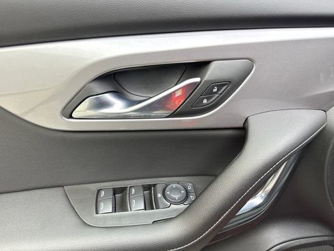 Used 2025 Chevrolet Blazer LT FWD image 31