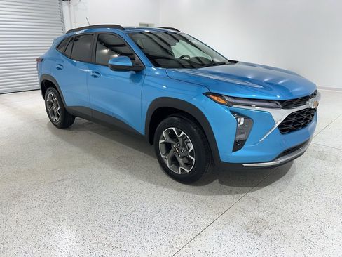 New 2026 Chevrolet Trax LT w/ Driver Confidence Package image 7