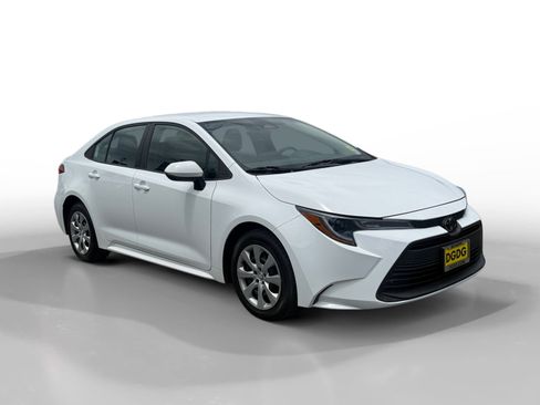 Used 2024 Toyota Corolla LE FWD image 7