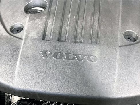 Used 2023 Volvo XC60 B5 Plus FWD image 31