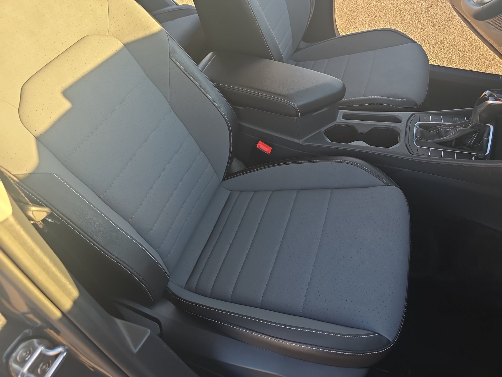 Used 2026 Volkswagen Jetta SE FWD image 19