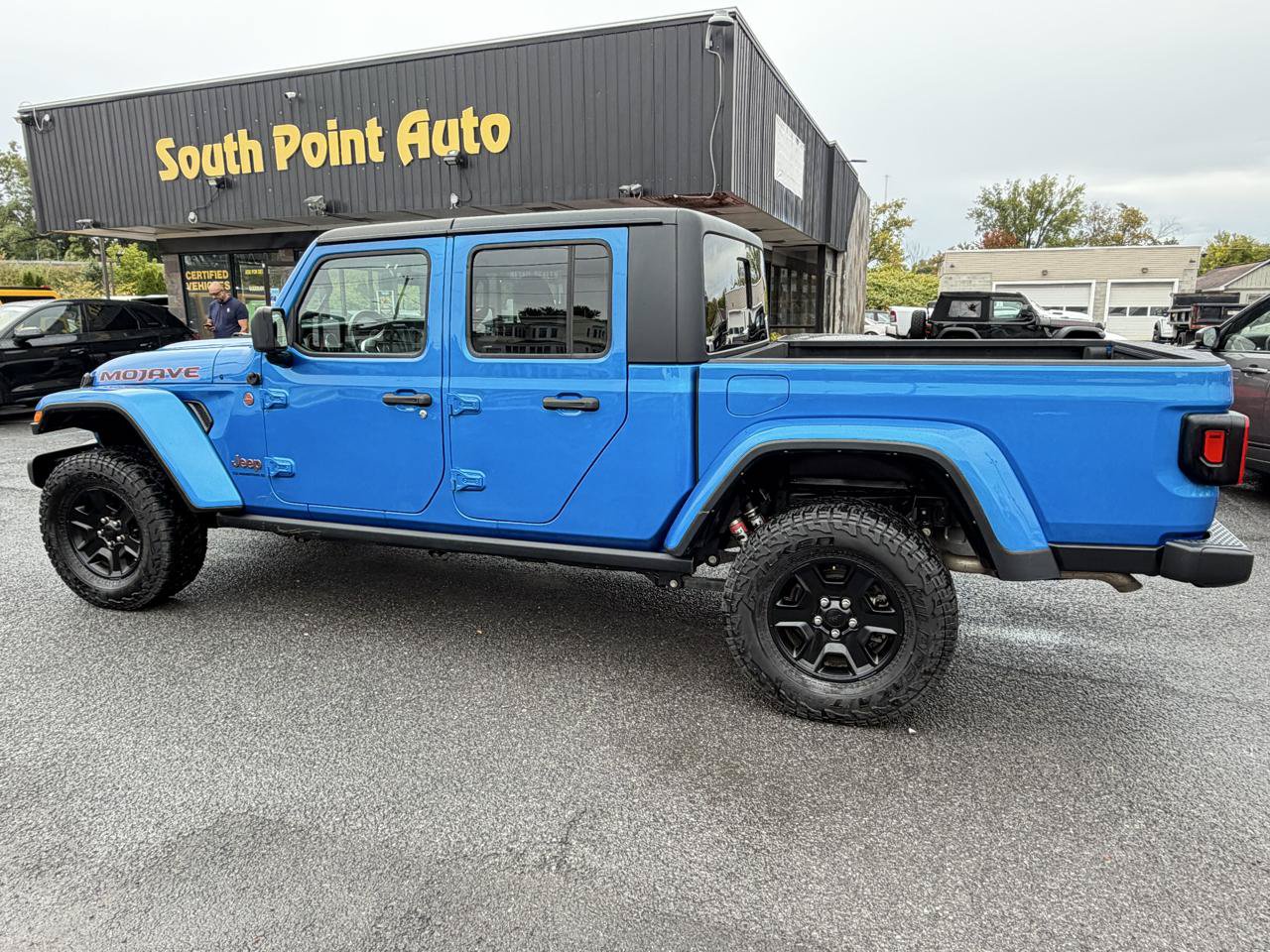 Used 2023 Jeep Gladiator Mojave w/ Cold Weather Group AWD/4WD image 4