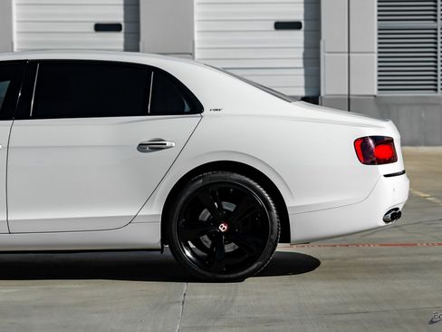 Used 2018 Bentley Flying Spur S V8 image 9