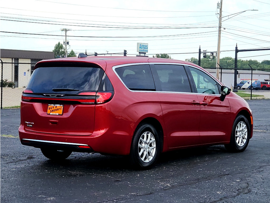 New 2027 Chrysler Pacifica Select FWD image 8