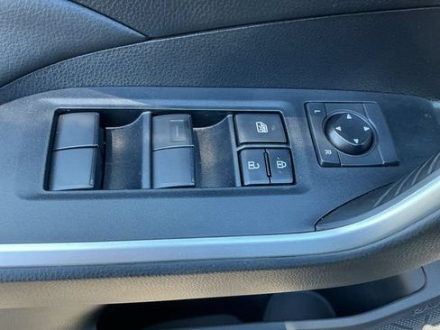 Used 2022 Toyota RAV4 LE AWD/4WD image 12