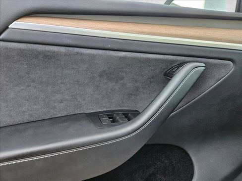 Used 2023 Tesla Model Y Long Range AWD/4WD image 26