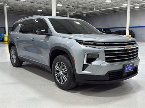 Certified 2024 Chevrolet Traverse LT w/ Trailering Package image 2