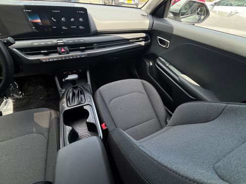 Used 2025 Kia K4 FWD image 36