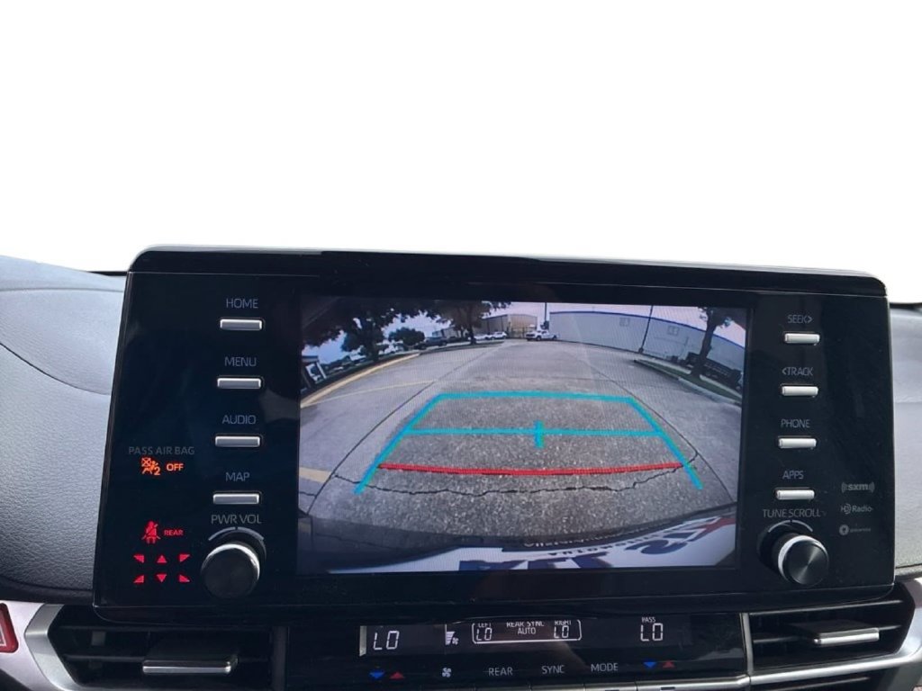 Used 2024 Toyota Sienna XLE FWD image 28