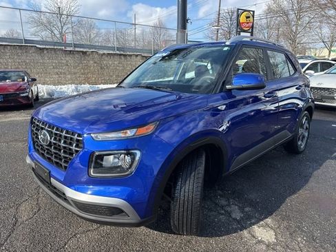 Certified 2024 Hyundai Venue SEL image 3