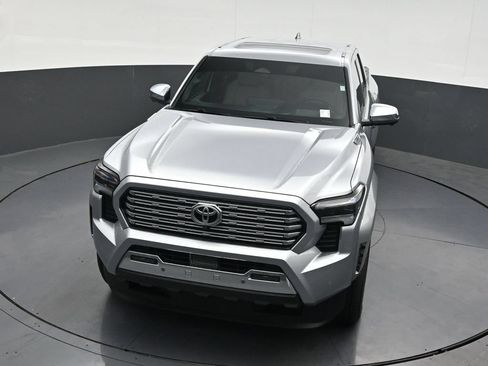 Used 2025 Toyota Tacoma Limited AWD/4WD image 22