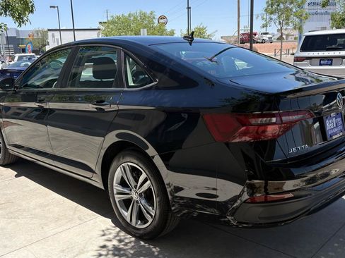 Used 2024 Volkswagen Jetta SE FWD image 9