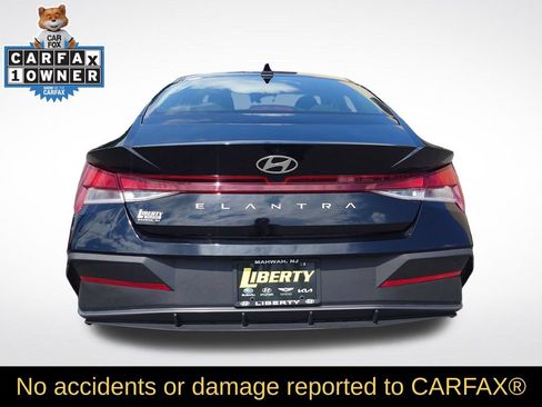 Certified 2024 Hyundai Elantra SE FWD image 5