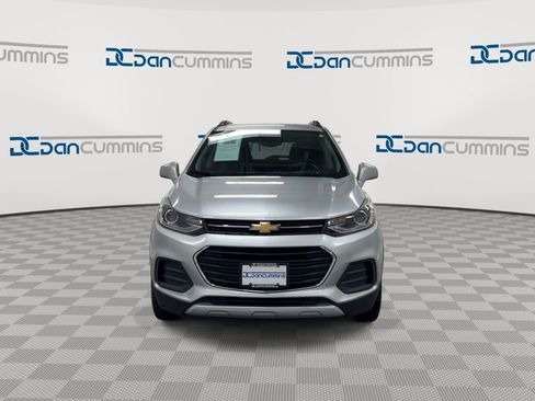 Used 2018 Chevrolet Trax LT w/ LT Convenience Package image 3