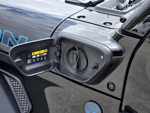 Used 2024 Jeep Wrangler Unlimited Rubicon 4xe AWD/4WD image 34