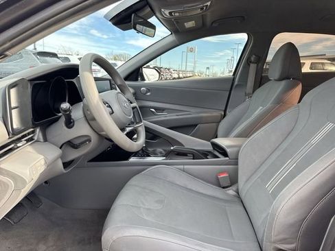 Used 2023 Hyundai Elantra SEL image 11