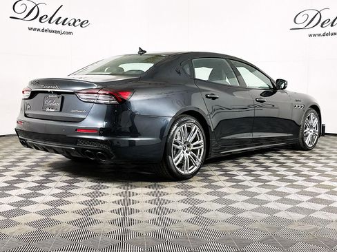 Used 2022 Maserati Quattroporte Modena Q4 AWD/4WD image 6