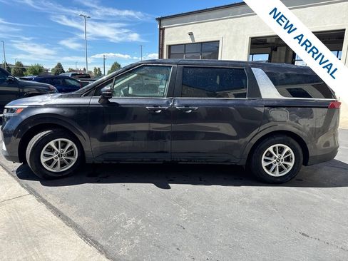 Used 2024 Kia Carnival LX FWD image 4