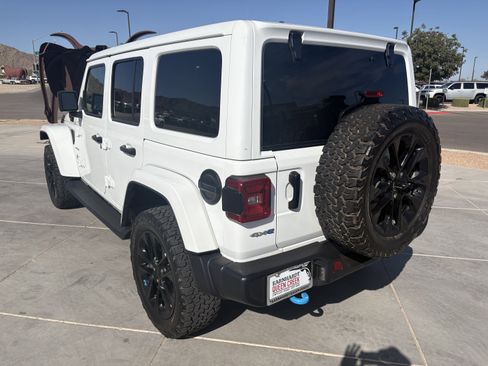 Used 2023 Jeep Wrangler Sahara AWD/4WD image 3