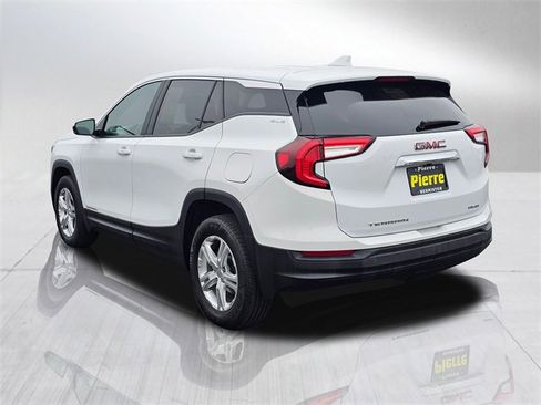 Used 2024 GMC Terrain SLE image 4