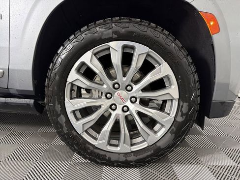 Used 2023 GMC Yukon Denali image 11