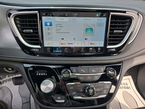 New 2026 Chrysler Pacifica Limited image 22