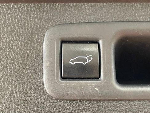 Used 2022 Toyota Highlander XLE image 19