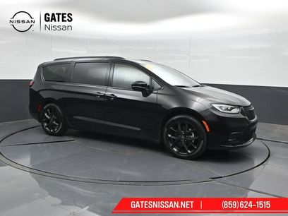 Used 2025 Chrysler Pacifica Limited