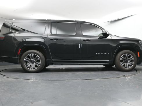 Used 2024 Jeep Wagoneer L Series II w/ Flexible Seating Group image 25