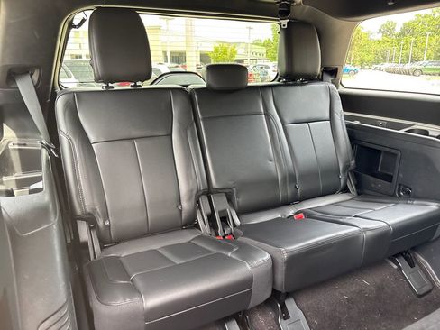 Used 2020 Ford Expedition XLT w/ Equipment Group 202A RWD image 32