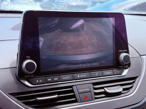 Used 2025 Nissan Altima 2.5 SR FWD image 18