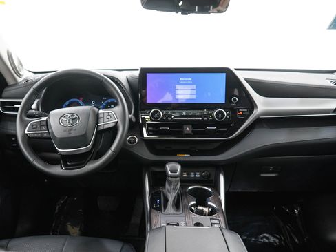 Used 2024 Toyota Highlander Platinum AWD/4WD image 18